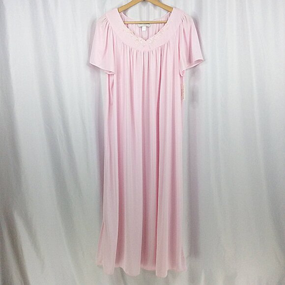 Miss Elaine Other - NWT w/defect Miss Elaine Long Nightgown Large Nylon Pink Floral Embroidered
